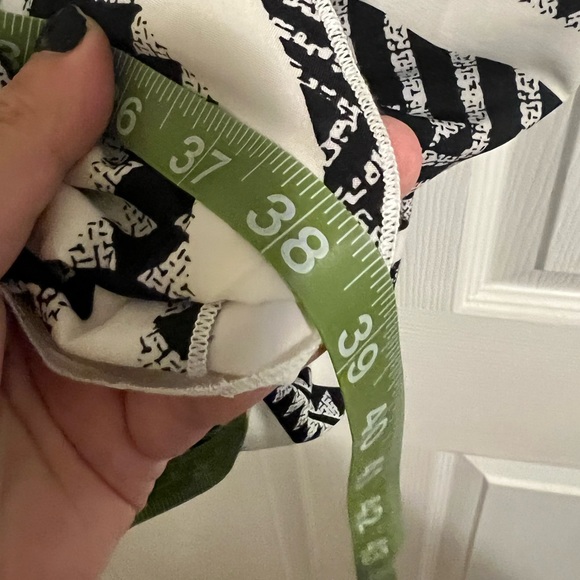 BRAND NEW, never worn before! Black and white knee length dress - Picture 5 of 6